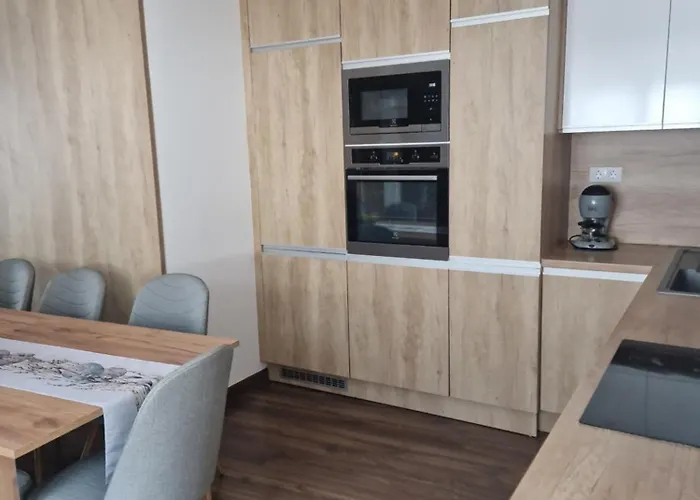 One Luxury Grand Apartament Eger